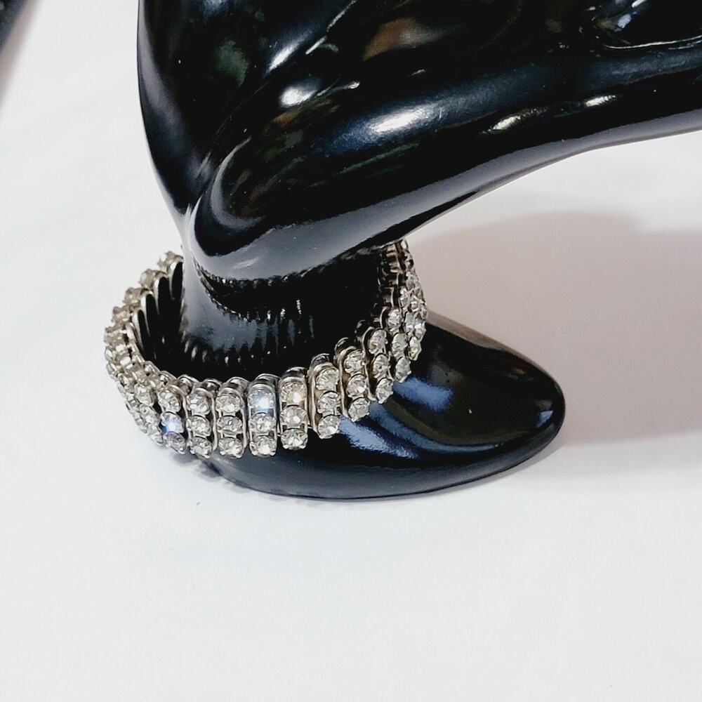 Mid-Century Rhinestone Stretch Bracelet, British Hong Kong Silver-tone‎ sbr-22